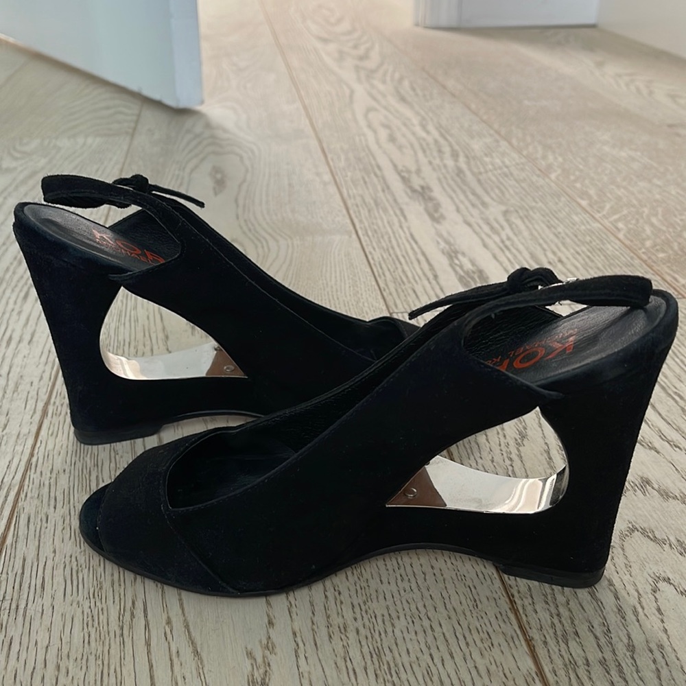 Unique black suede sandals by Kors size 8